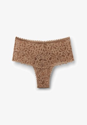 Krajkový tangá v světle hnědé barvě s květinovým vzorem, s vlnkovanými okraji a jemnou texturou. Elastický pás s detailní krajkovou výzdobou.