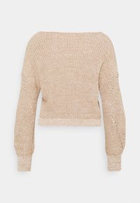 Pull en crochet court de couleur beige clair. Présente un col large, des manches longues et des poignets côtelés. Tissu texturé avec des points ouverts.