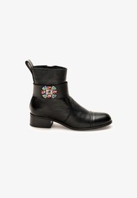 Unselected, schwarz rosa mehrfarbig