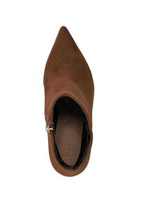 Bottine en suédine marron avec un bout pointu, une fermeture éclair sur le côté et une doublure intérieure lisse. Design minimaliste et silhouette épurée.