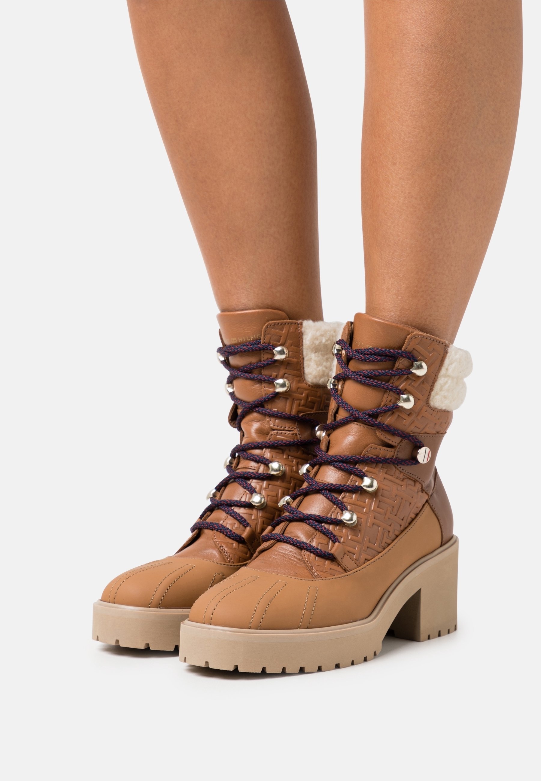 Tommy Hilfiger Bottines à lacets cognac (Seconde main) ZALANDO