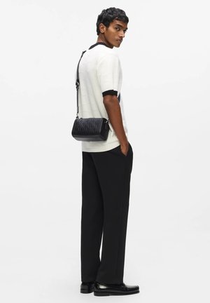 KARL LAGERFELD, K/LOOM MINI BARREL - Ülerinna-kott - black