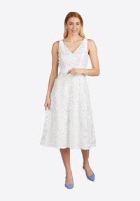 KLEO 3D MIT SCHLEIFENDETAILS - Ballkleid - weiß