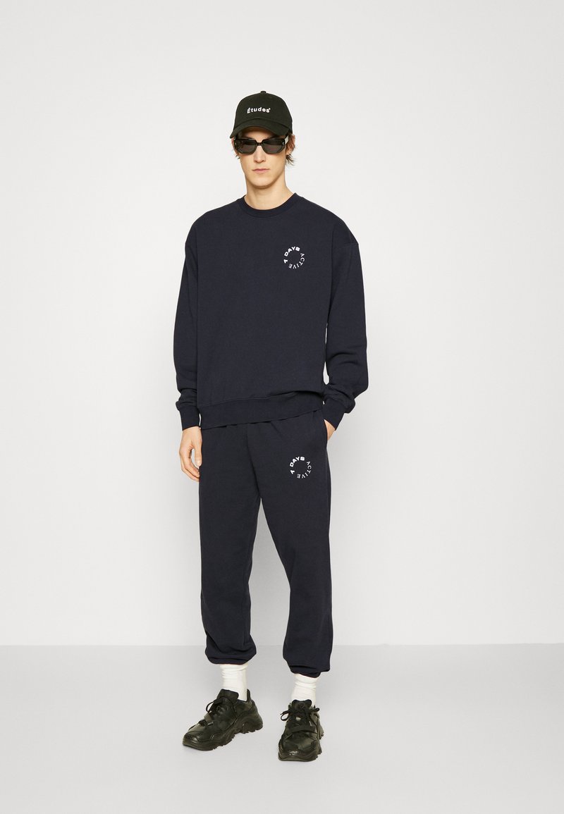 7 DAYS Active ORGANIC CREW NECK - Camisola - black