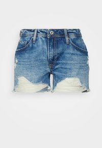 Siniset farkkushortsit, joissa on revityt reuna ja kuluneet tahrat etureisissä, varustettuna etutaskuilla ja vyölenkeillä.