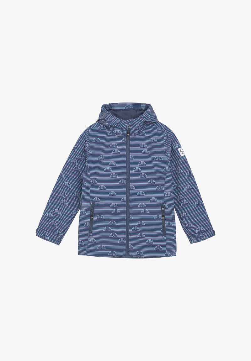 Blå regnjakke med hætte, prydet med et mønster af små regnbuer og horisontale striber i lilla og hvid. Omfatter frontlynlås og lommer.