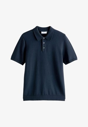 Kobaltblauw poloshirt met korte mouwen, gemaakt van katoen, met een klassieke kraag en een knoopsluiting met drie knopen, met een gladde, zachte textuur.