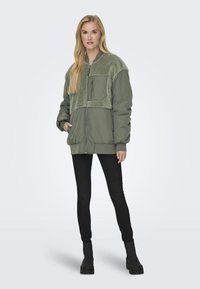 ONLY Giubbotto Bomber - tea leaf