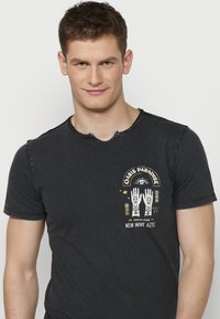 Koroshi SHORT SLEEVE - Triko s potiskem - black