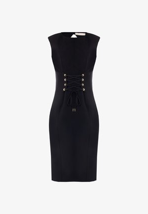 Zwarte mouwloze midi-jurk met een aansluitende silhouet en een lace-up corsetdetail op de taille met gouden oogjes en strikjes aan de voorkant.