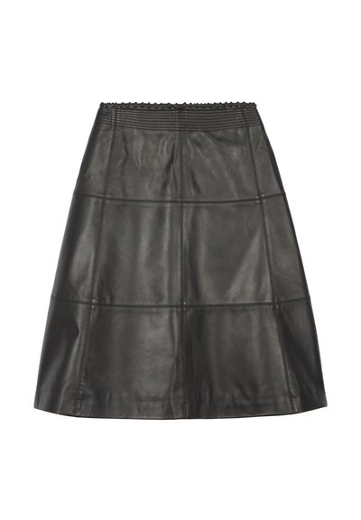 Jupe noire en cuir coupe trapèze avec design à panneaux cousus et taille élastique côtelée, longueur au genou.