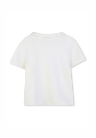 T-shirt blanc en coton à manches courtes avec un col rond, présentant une texture lisse et un design simple et épuré. Vue de dos montrée.