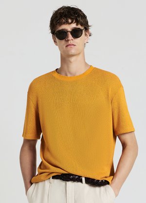 Calliope GIROCOLLO LAVORATA - T-shirt basique - giallo ocra