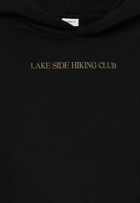 Felpa nera con cappuccio caratterizzata dal testo "LAKE SIDE HIKING CLUB" in oro. Realizzata in morbido cotone, con design classico a pullover e cappuccio regolabile.