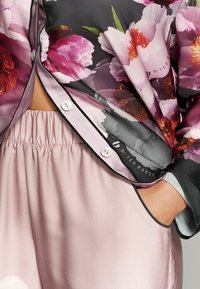 B by Ted Baker FLORAL BUTTON THROUGH - REGULAR FIT SET - Pyžamo - pink floral