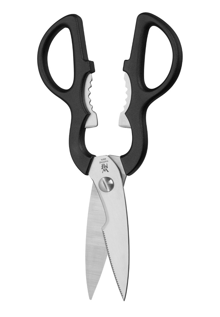 Tijeras con hojas de acero inoxidable y mangos de plástico negro. Los mangos cuentan con un diseño ergonómico y un abrebotellas integrado, con bordes dentados.