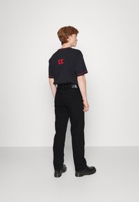 Calvin Klein Jeans STRAIGHT - Calças de ganga de perna direita - denim black