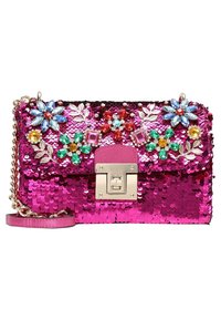 Vaaleanpunainen paljettikäsilaukku, jossa on sinisiä, punaisia, vihreitä ja keltaisia kukkakoristeita. Varustettu hopeisella lukolla ja ketjusangalla.