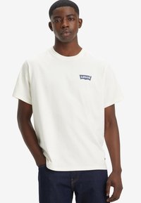 Levi's® RELAXED FIT GRAPHIC TEE - Camiseta básica - archival western wagon egret