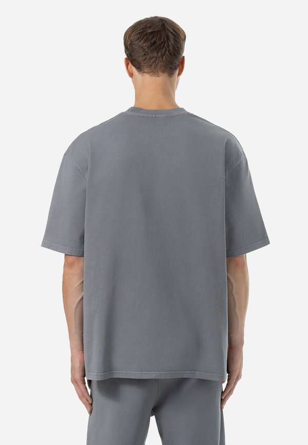 LOGO TEE - Print T-shirt2