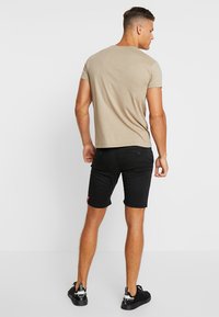 Alpha Industries KEROSENE - Shorts - black
