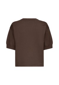 Pull en maille marron à manches courtes avec col rond et poignets côtelés, vu de dos sur fond blanc.