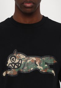 Icecream CAMO RUNNING DOG WOODLAND - T-shirt imprimé - black