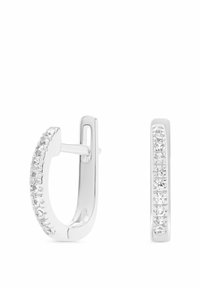 Orecchini a cerchio in argento con una fila di piccoli pietre preziose trasparenti lungo il bordo esterno, mostrati da viste laterale e frontale.