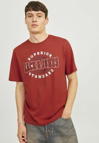 Jack & Jones LOGO RUNDHALS - Majica kratkih rukava s printom - red ochre