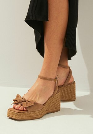 FOREVER COMFORT BOW  - REGULAR FIT - Sandalias con plataforma - tan brown