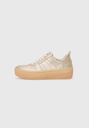 Sneakers laag - puder/latte