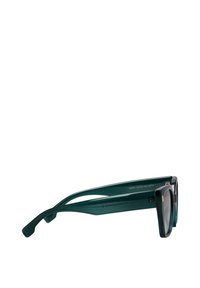 Gafas de sol verde oscuro con montura cuadrada, textura suave y brazos ligeramente cónicos. Incluyen protección UV, marcadas como categoría 3.