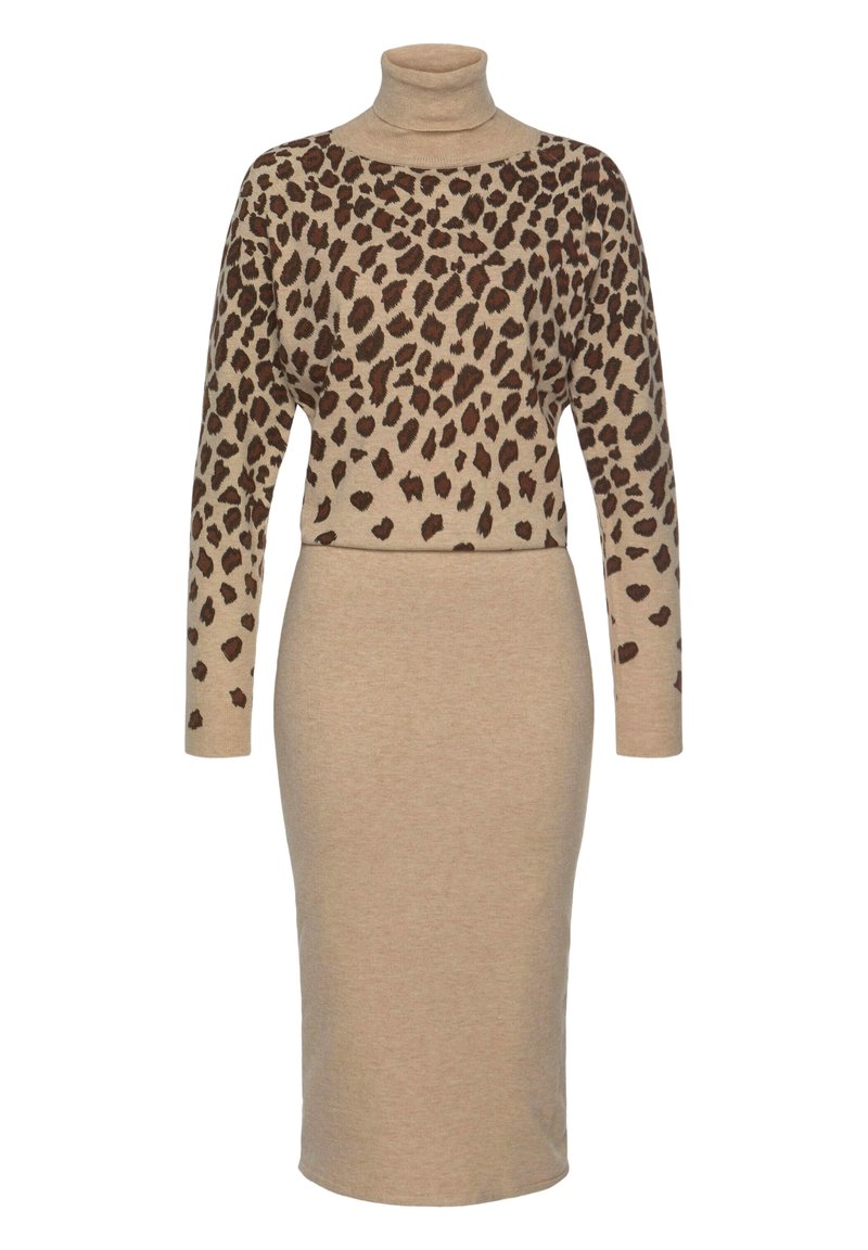 Beige stickad klänning med hög hals och långa ärmar. Overdelen har ett mörkbrunt leopardmönster, med en figurnära kjol i knä längd.