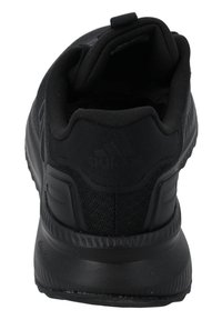 Scarpa da ginnastica nera con tomaia in rete testurizzata, suola in gomma liscia e colletto imbottito con una linguetta per una facile calzata.