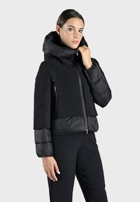 BECANCOUR SHORT - Chaqueta de invierno - black