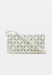 Borsa a tracolla bianca in tessuto con un motivo a rombi ritagliati, una tracolla staccabile e una finitura liscia e strutturata. Forma rettangolare compatta.