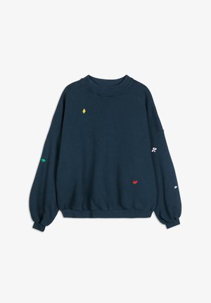 Mörkblå sweatshirt med rund hals, ballongsärmar och färgglada broderade detaljer (diamanter, hjärtan, blommor) på framsidan.