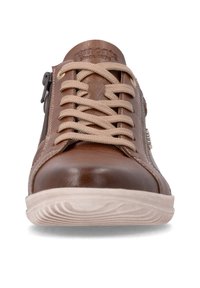 Chaussure décontractée en cuir marron avec lacets beige, semelle en caoutchouc et fermeture éclair latérale, vue de face sur fond blanc.