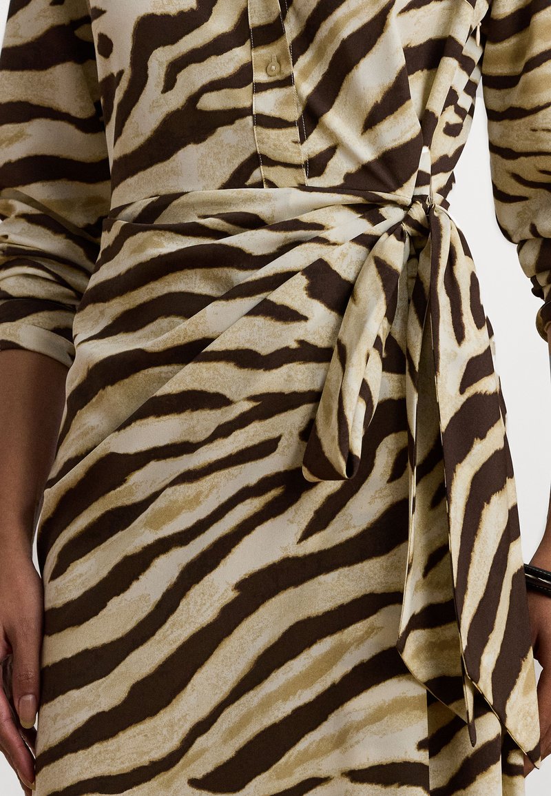 Lauren Ralph Lauren Petite Zebra Print Tie Front Crepe Shirtdress - Shirt  dress - cream/brown/off-white - Zalando.ie