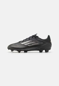 Ciorap de fotbal negru, cu material texturat, design aerodinamic și accente albe. Include o talpă ușoară cu multiple cuie pentru aderență.