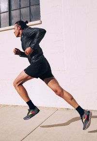 Brooks SHERPA 5" SHORT - Träningsshorts - black