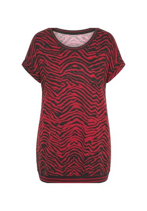 Rode blouse met korte mouwen met zwarte tijgerstrepen, ronde halslijn en omgeslagen mouwen.