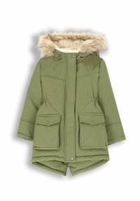 Oliwkowy parka z kapturem wyłożonym sztucznym futrem, dwoma przednimi kieszeniami, zapięciami na napy oraz miękką podszewką. Posiada logo motyla na klatce piersiowej.