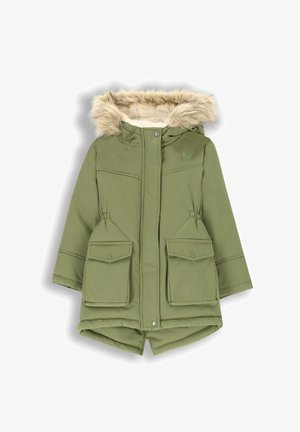 Oliwkowy parka z kapturem wyłożonym sztucznym futrem, dwoma przednimi kieszeniami, zapięciami na napy oraz miękką podszewką. Posiada logo motyla na klatce piersiowej.