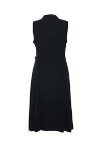 Robe noire sans manches avec col, taille cintrée et jupe évasée, vue de dos sur fond blanc.
