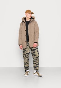 Brave Soul CHEETAHS - Casaco de inverno - stone