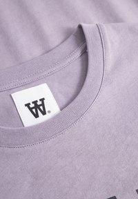 DOUBLE A BY W.W. ACE ARCH - T-shirts print - minimal gray