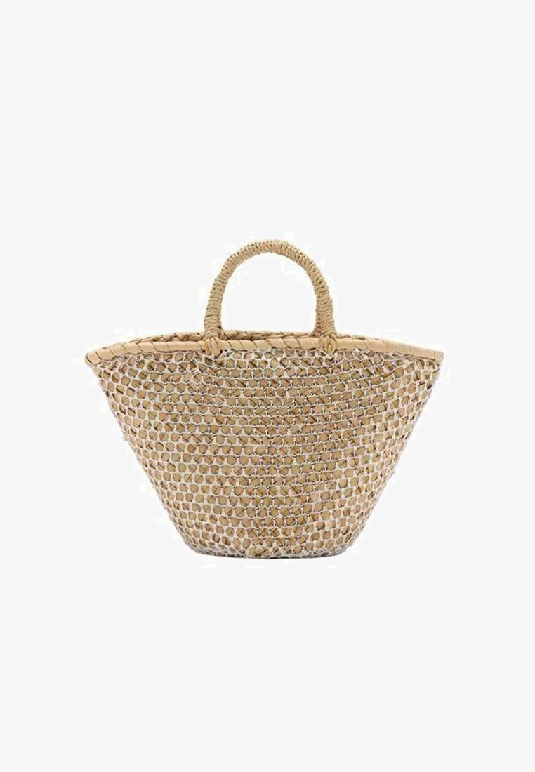 Geweven stro vasten met een halfcirkelvorm, lichtbeige kleur, twee gebogen handvatten en een open geweven ontwerp met kleine ronde patronen.