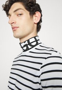 HUGO DARDINI - Camisola de manga comprida - open white