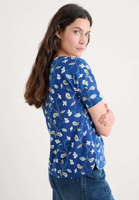 Seasalt Cornwall T-Shirt print - blue chalk flower sea skipper